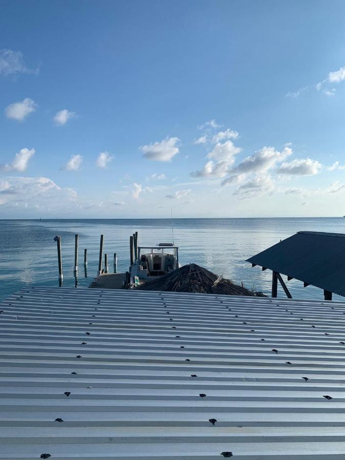 Paradise Divers Hotel Utila Exterior photo